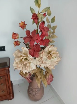 Jarrón con Flores decorativas
