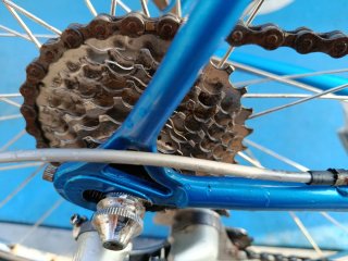 Bicicleta de carretera azul vintage