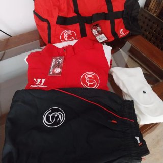 Sevilla FC lote: Chándal+ bolsa+ camisetas+medias