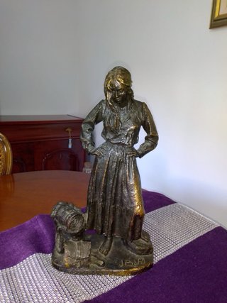 Figuras  Bofill Bronce Mujer  50€ cada una