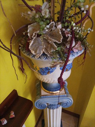 Columna Decorativa con Macetero de Yeso