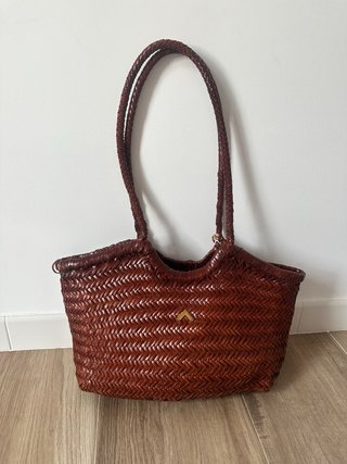 Bolso de piel trenzada marrón