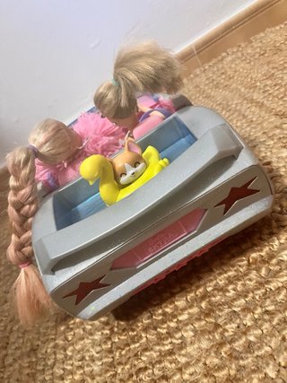Coche Barbie con 2 Muñecas y Accesorios