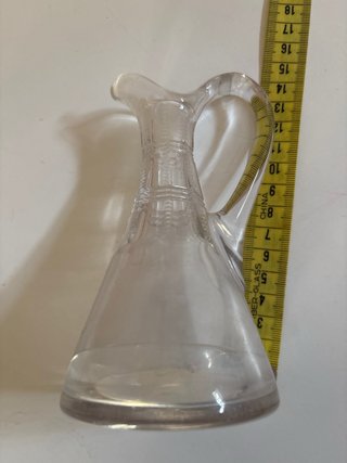 Antigua jarrita de cristal