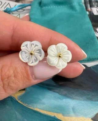Pendientes de Flor en Nácar y acero inoxidable