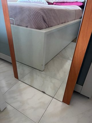 Espejo Alto con Marco de Madera
