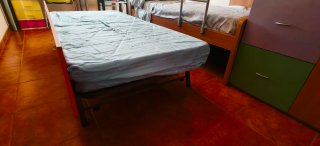 Dormitorio juvenil con 3 camas y almacénaje