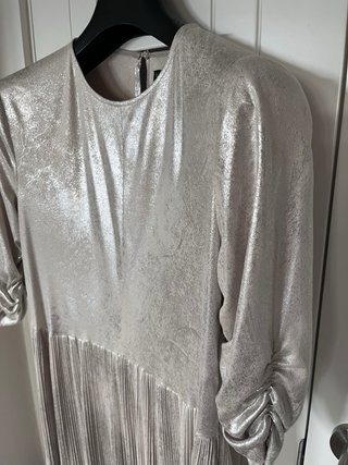 Vestido Plisado Sfera Plateado