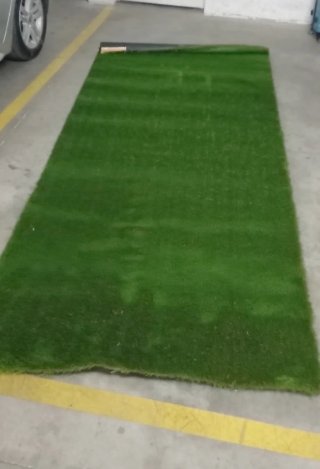 Césped artificial verde