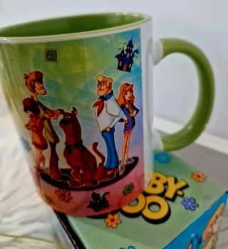 Caneca Scooby-Doo com Caixa