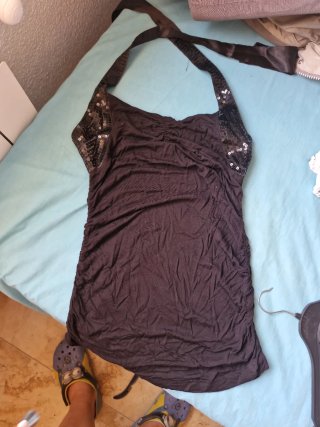 Camiseta negra con lentejuelas
