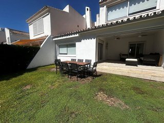 Casa adosada en alquiler en Guadalmina Alta en Marbella