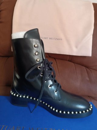 Botas Stuart Weitzman negras con tachuelas piel