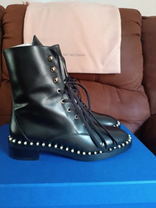 Botas Stuart Weitzman negras con tachuelas piel
