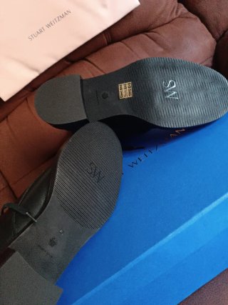 Botas Stuart Weitzman negras con tachuelas piel
