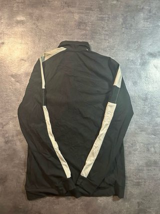 Chaqueta Under Armour Negra y Blanca Vintage