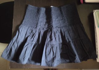 Falda Azul Oscuro con Detalle Fruncido