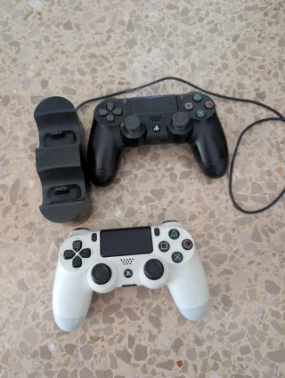 PS4 Slim 500GB + 2 Mandos + Carga