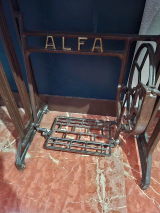 Máquina de coser Alfa clásica