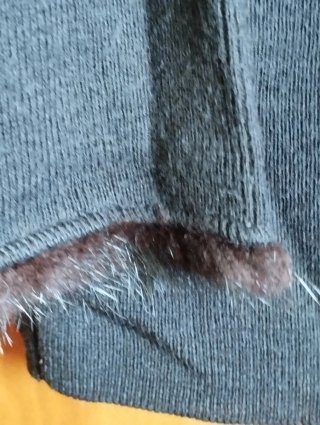 Jersey Negro con Detalles de Pelo