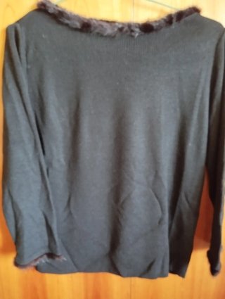 Jersey Negro con Detalles de Pelo