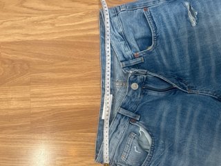 Pantalón Vaquero Recto con Rotos