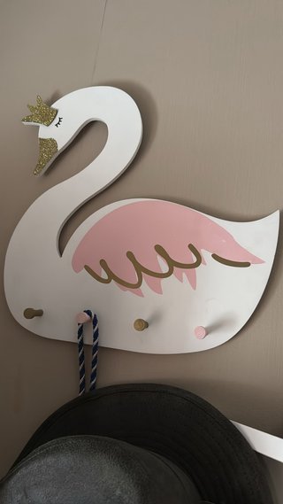 Perchero Cisne Blanco y Rosa