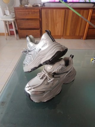 Zapatillas Deportivas Plateadas