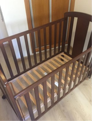 Cuna de madera para bebé 120 × 60 cm – Buen estado