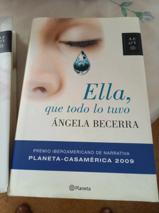 Lo que le falta al tiempo (Spanish Edition)