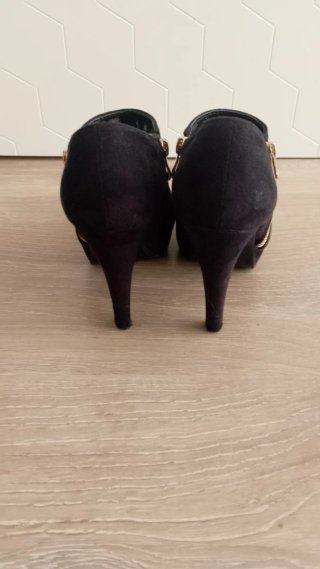 Botines tacón negros con cremallera a los costados