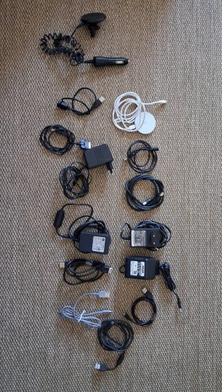 Conjunto de 11 Cargadores y Cables Variados