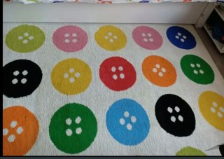 Alfombra Infantil IKEA con Motivos de Botones