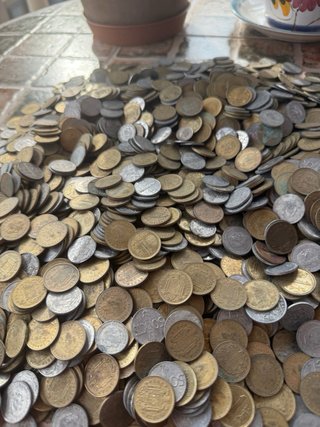 Lote de Monedas Antiguas: Pesetas y Céntimos