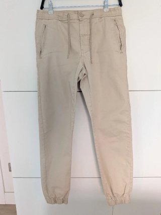 Pantalón tipo jogger beige