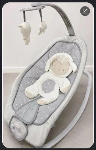 Hamaca bebé con peluche de oveja