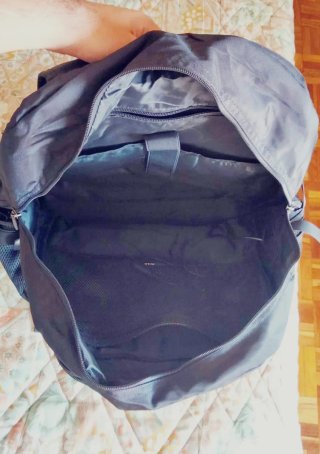 Mochila de viaje negra
