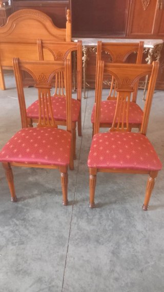 Juego de 8 Sillas de Comedor de Madera