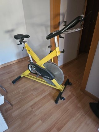 Bicicleta Spinning Life Fitness Amarilla