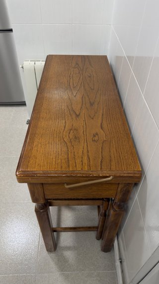 Mesa Extensible de Madera con 2 Taburetes