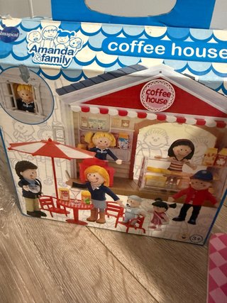 Casa de muñecas Amanda & family Coffee House