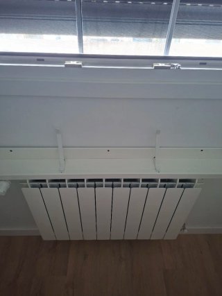 Balda cubreradiador de madera blanca