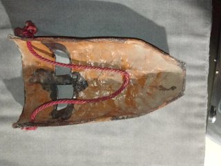 Raffinata Maschera Etnica in Terracotta Dipinta