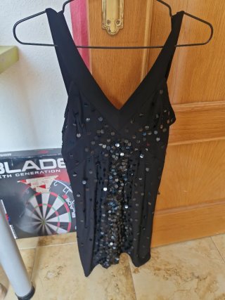 Vestido de fiesta negro con lentejuelas