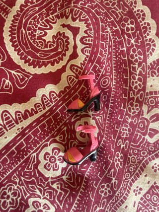 Zapatos Barbie tacón rosa y naranja