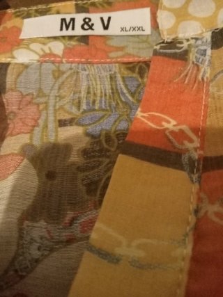 Conjunto de Blusa Estampada y pantalón beige