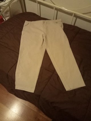 Conjunto de Blusa Estampada y pantalón beige