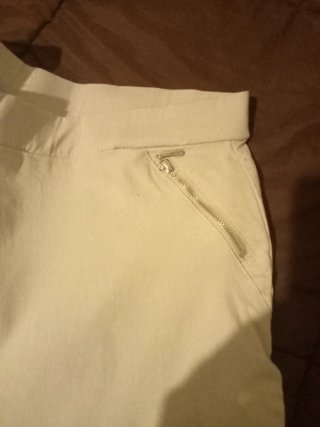 Conjunto de Blusa Estampada y pantalón beige