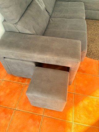 Sofá modular gris en buen estado