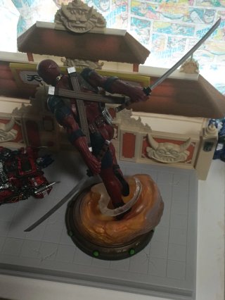 Figura de Deadpool 28cm